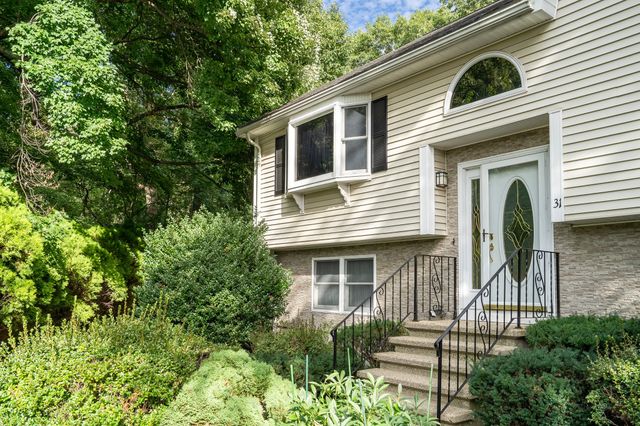 31 Wildmere Ave, Burlington, MA 01803