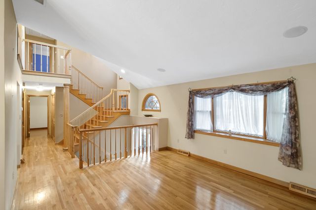 31 Wildmere Ave, Burlington, MA 01803