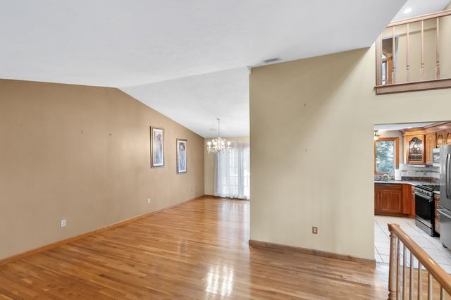 31 Wildmere Ave, Burlington, MA 01803