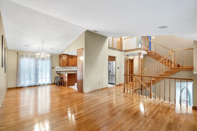31 Wildmere Ave, Burlington, MA 01803