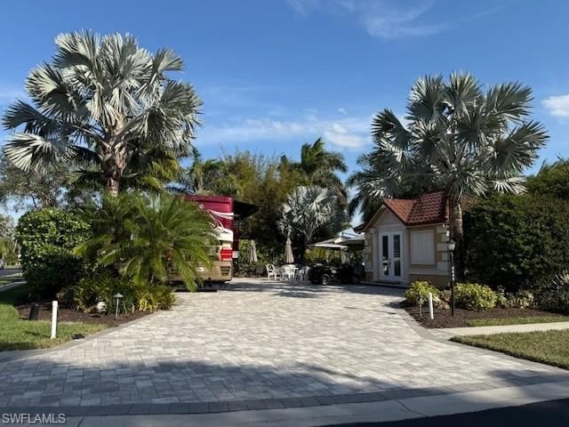 4840 Carriage CT, Naples, FL 34114