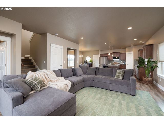 62905 DANIEL Rd, Bend, OR 97701