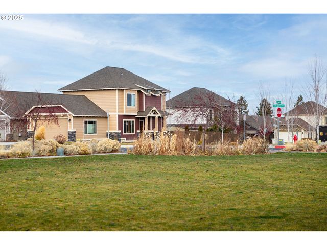 62905 DANIEL Rd, Bend, OR 97701