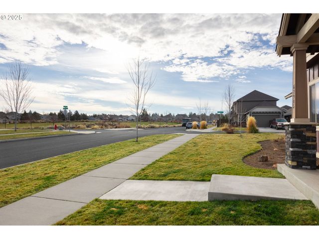 62905 DANIEL Rd, Bend, OR 97701