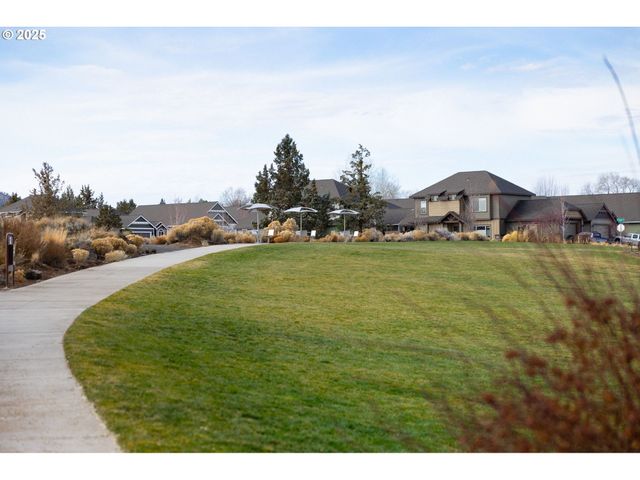 62905 DANIEL Rd, Bend, OR 97701