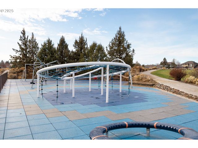 62905 DANIEL Rd, Bend, OR 97701