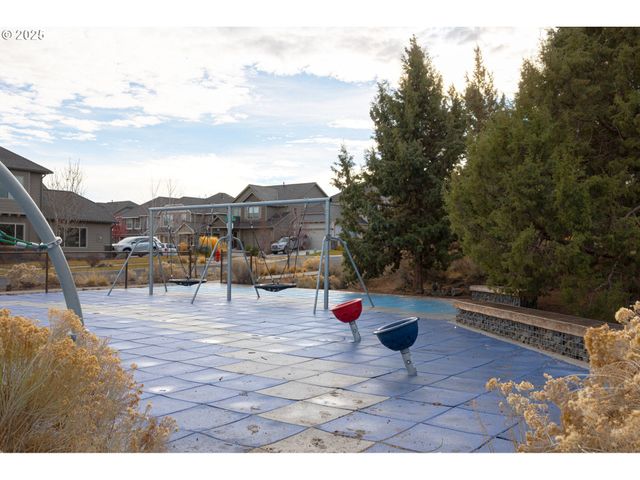 62905 DANIEL Rd, Bend, OR 97701