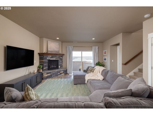 62905 DANIEL Rd, Bend, OR 97701