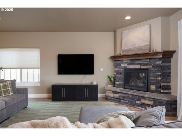 62905 DANIEL Rd, Bend, OR 97701