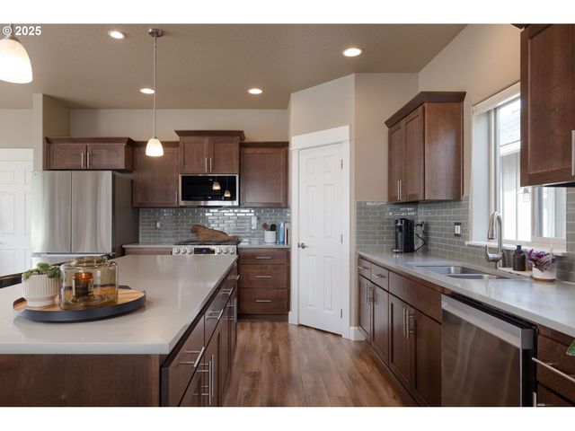 62905 DANIEL Rd, Bend, OR 97701