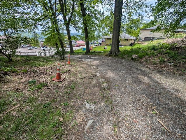 4721 Lebanon Church Rd, West Mifflin, PA 15122