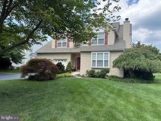 84 OVERLOOK CIR, Garnet Valley, PA 19060