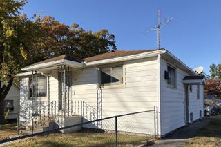 303 E Lake Street, Knox, IN 46534