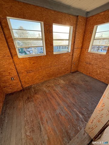 91 Alma Street 2nd Floor, Waterbury, CT 06705