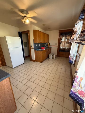 91 Alma Street 2nd Floor, Waterbury, CT 06705