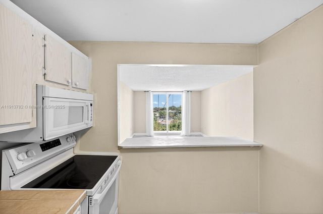 16851 NE 23rd Ave A619, North Miami Beach, FL 33160