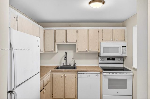 16851 NE 23rd Ave A619, North Miami Beach, FL 33160