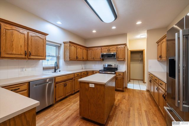 5122 N 141st Street, Omaha, NE 68164