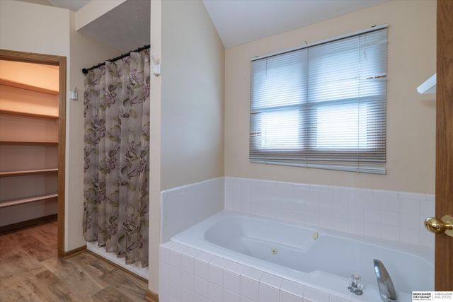 5122 N 141st Street, Omaha, NE 68164
