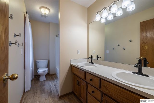 5122 N 141st Street, Omaha, NE 68164