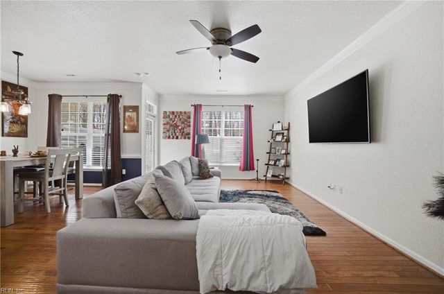 405 Green Meadow DR, Chesapeake, VA 23320