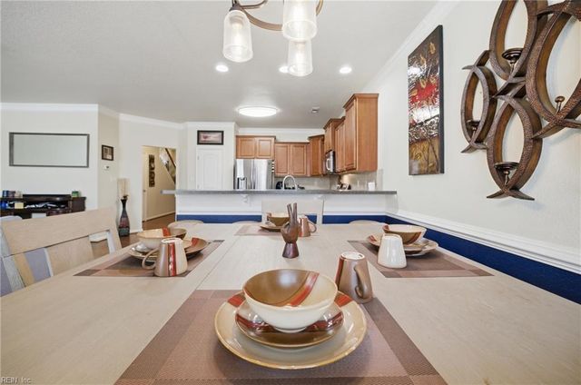 405 Green Meadow DR, Chesapeake, VA 23320