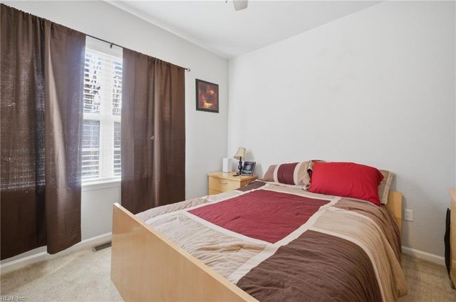 405 Green Meadow DR, Chesapeake, VA 23320