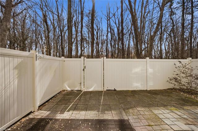 405 Green Meadow DR, Chesapeake, VA 23320