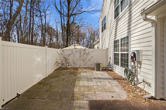 405 Green Meadow DR, Chesapeake, VA 23320