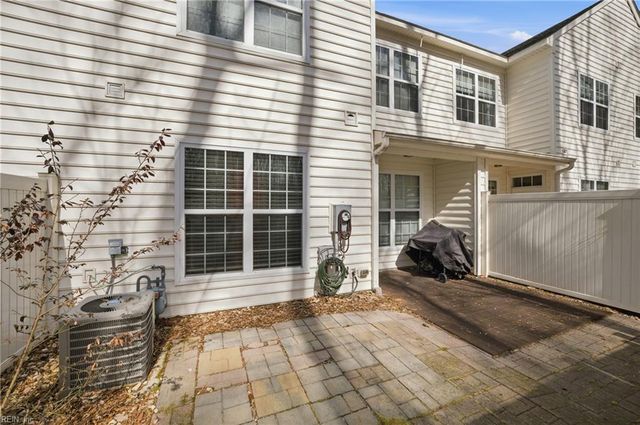 405 Green Meadow DR, Chesapeake, VA 23320