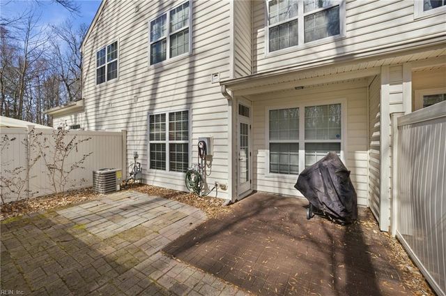 405 Green Meadow DR, Chesapeake, VA 23320