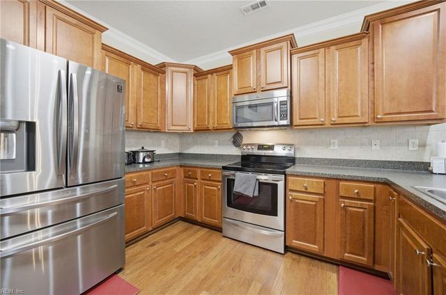 405 Green Meadow DR, Chesapeake, VA 23320