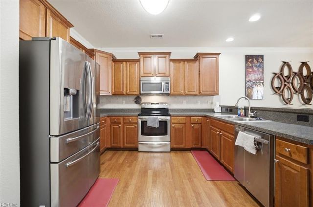 405 Green Meadow DR, Chesapeake, VA 23320