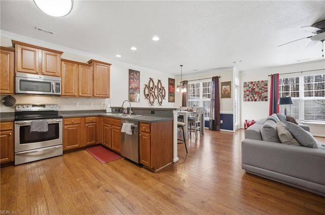 405 Green Meadow DR, Chesapeake, VA 23320