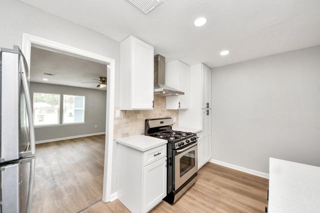 710 Canary Circle, Pasadena, TX 77502