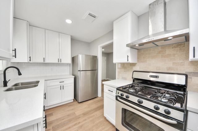 710 Canary Circle, Pasadena, TX 77502