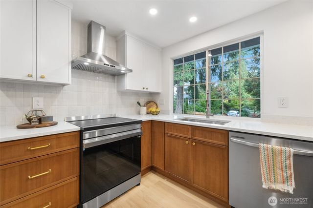 17106 NE 31st Place, Bellevue, WA 98008