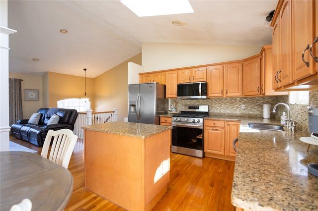 367 Commonwealth Avenue, Warwick, RI 02886