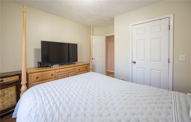 367 Commonwealth Avenue, Warwick, RI 02886