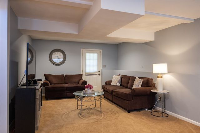 367 Commonwealth Avenue, Warwick, RI 02886