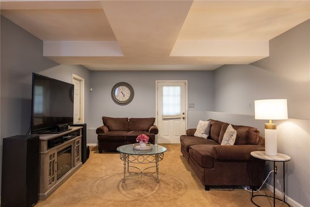 367 Commonwealth Avenue, Warwick, RI 02886