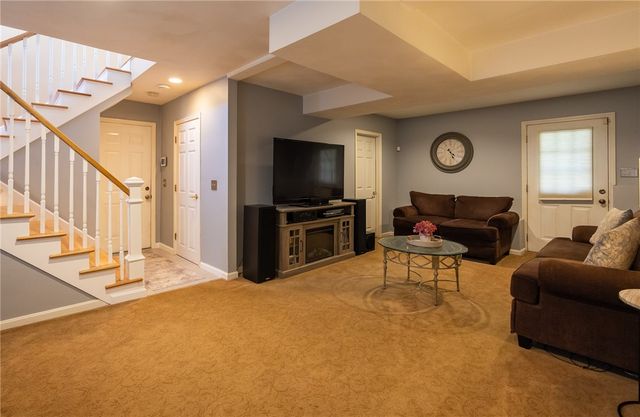 367 Commonwealth Avenue, Warwick, RI 02886