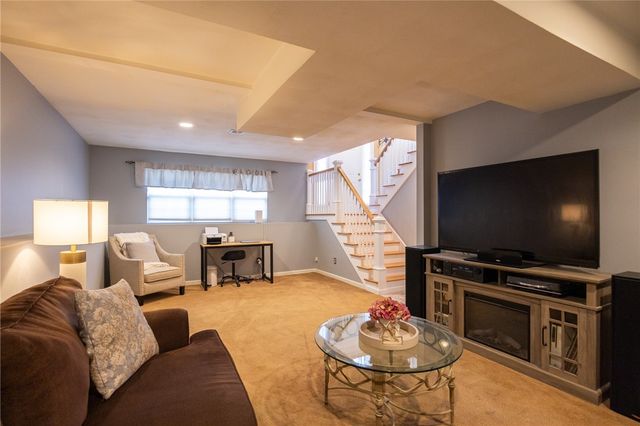 367 Commonwealth Avenue, Warwick, RI 02886