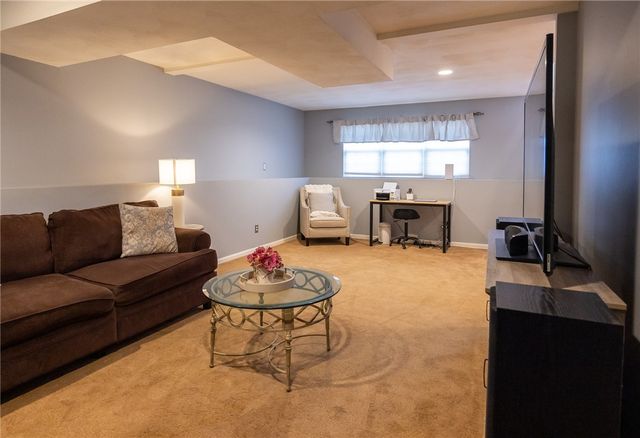 367 Commonwealth Avenue, Warwick, RI 02886