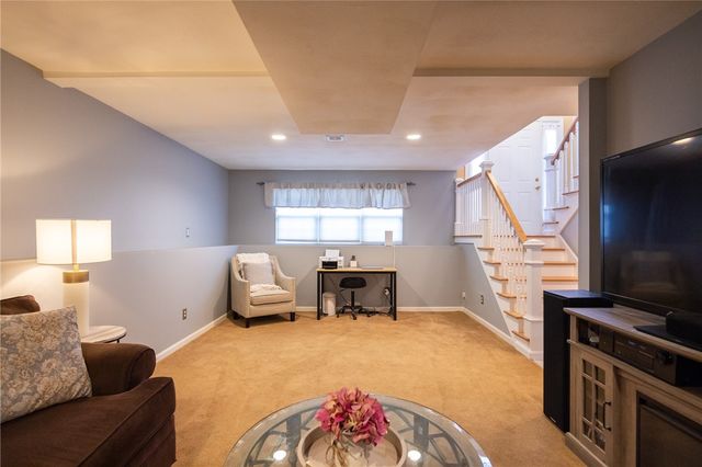 367 Commonwealth Avenue, Warwick, RI 02886