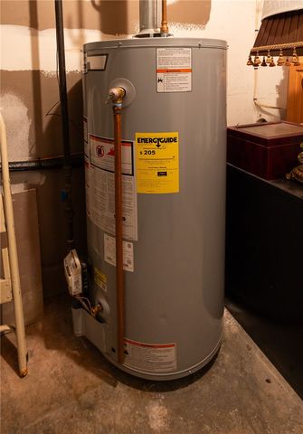 367 Commonwealth Avenue, Warwick, RI 02886