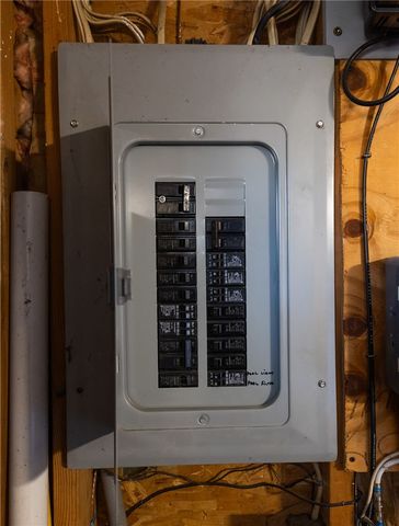 367 Commonwealth Avenue, Warwick, RI 02886