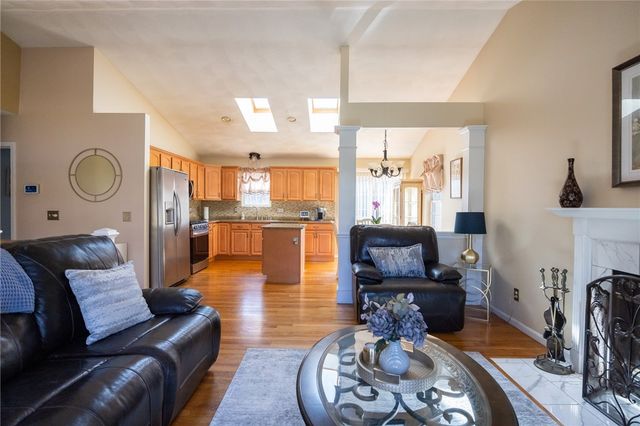 367 Commonwealth Avenue, Warwick, RI 02886