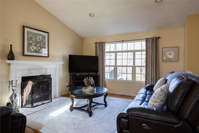 367 Commonwealth Avenue, Warwick, RI 02886