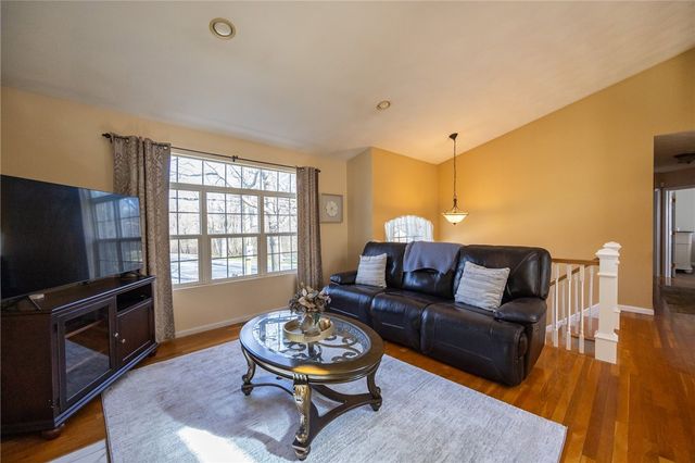 367 Commonwealth Avenue, Warwick, RI 02886